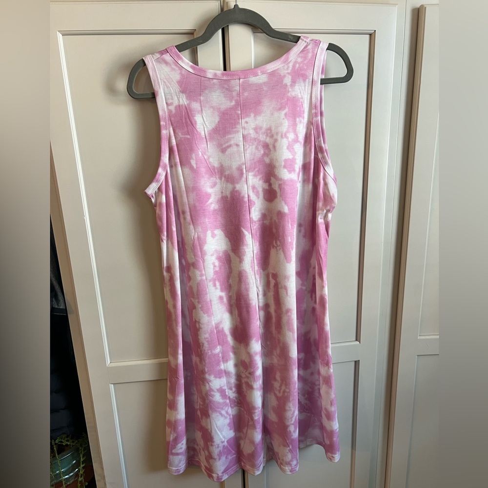 Elegant Pink and White Tie-Dye Midi Dress